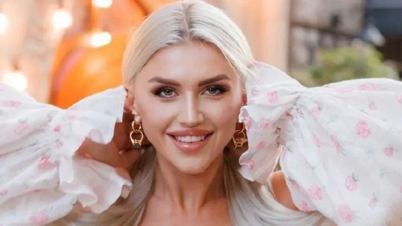 14. 俄控乌克兰赫尔松州发生剧烈爆炸，俄称乌发射海马斯乌克兰媒体称，乌军击中了至少停放有50辆油罐车和大约200枚龙卷风火箭弹的仓库