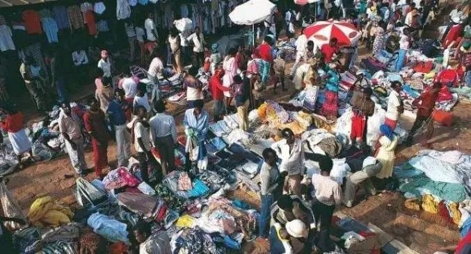 18. 非洲二手服装市场，中国首次成为最大输出国非洲是全球最大的二手服装消费市场，二手服装业已经成为非洲经济的主要部门，为非洲大陆创造了数百万个就业机会，并极大的提振了非洲服装市场