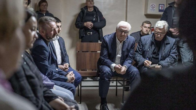 » 6. 德国总统访问乌克兰，躲入防空洞一个半小时 德国总统施泰因迈尔25日抵达乌克兰首都基辅进行访问，这是他自俄乌冲突爆发以来首次访问乌克兰