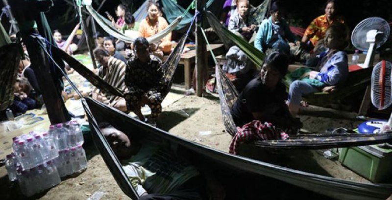 » 8、 柬埔寨控诉泰方夜晚在边境播诡异音乐据报道，柬埔寨方面近日称，泰国已经连续数晚使用巨大的扩音器，向位于边境地区的柬埔寨班迭棉吉省村庄播放一些诡异的声音，比如哀嚎声、葬礼音乐等