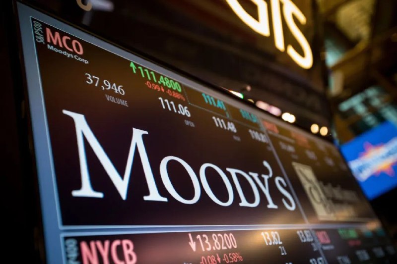 » 1. 穆迪下调港澳评级展望至“负面”国际评级机构穆迪在调低中国主权信用评级展望一天之后，于2023年12月6日宣布，将中国香港、中国澳门特别行政区政府的信用评级展望由“稳定”下调至“负面”