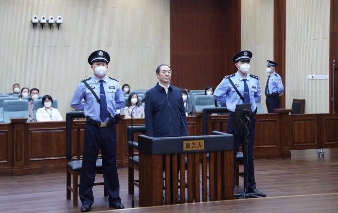 12. 王立科受审 被控受贿4.4亿余元行贿孙力军等9731万余元6月17日，吉林省长春市中院一审公开开庭审理了江苏省委原常委、政法委原书记王立科受贿、行贿、包庇、纵容黑社会性质组织、伪造身份证件一案