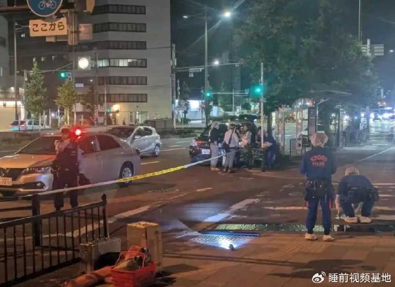 » 3、中国游客日本闹市被砍，伤口长达15厘米当地时间6月6日晚，一名中国男性游客在日本京都市中心街头遭遇突然袭击，被一名男子用刀具砍伤