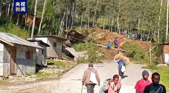 » 8. 巴布亚新几内亚山体滑坡 约100人死亡当地时间24日，巴布亚新几内亚恩加省的一处村庄遭遇山体滑坡，已造成约100人死亡