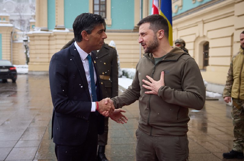 » 7. 英国新首相苏纳克突访基辅，承诺增加军援刚结束G20之行的英国首相苏纳克，周六突然抵达乌克兰首都基辅进行访问