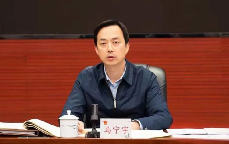 » 1、贵州省大数据局前党组书记被调查  已有两任局长倒台长安街知事注意到，他在贵州省大数据发展管理局工作多年，曾任局党组书记