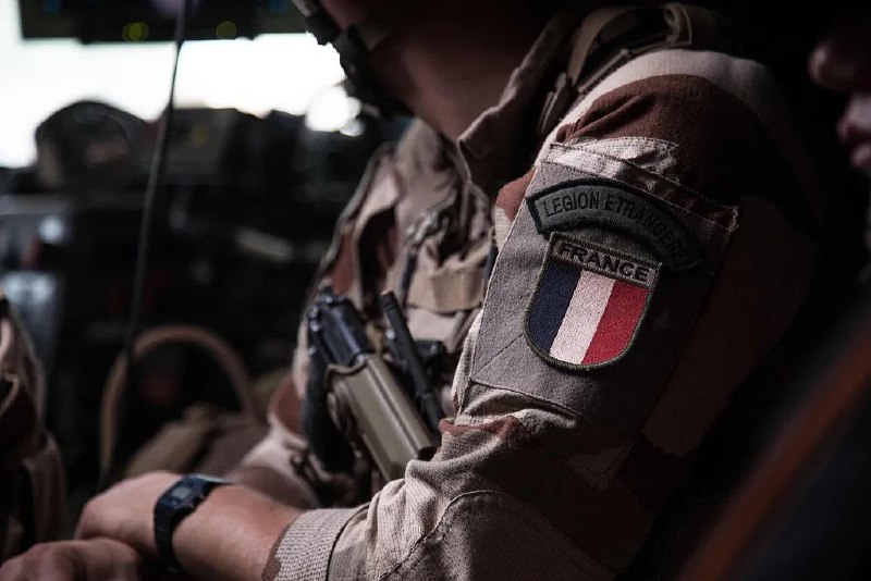 14. 法国从西非国家马里完成撤军，结束8年反恐军事行动当地时间8月15日，法国军方表示，驻扎在马里的“新月形沙丘”行动最后一支部队离开了马里，进入尼日尔