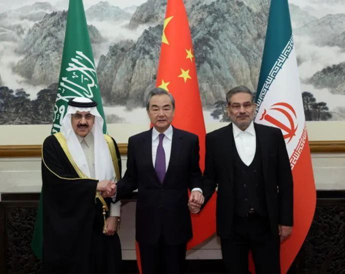 » 11、中国沙特伊朗举行三方联合委员会首次会议12月15日，中沙伊三方联合委员会首次会议在北京闭幕