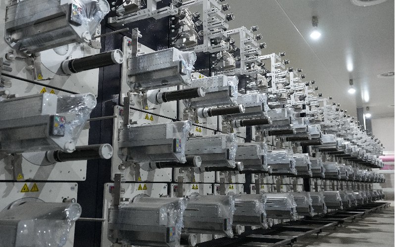 15. 国内首套大丝束碳纤维生产线实现中交8月16日，中国石化上海石化首套大丝束碳纤维生产线实现中交，意味着项目设备安装全部完成，为下阶段试生产迈出关键一步