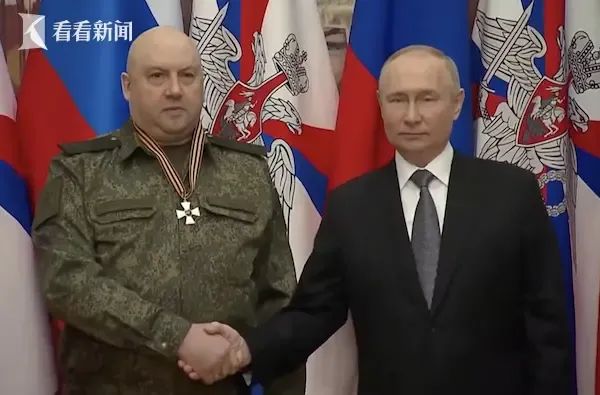 » 1. 普京签令：为参加对乌作战的老兵免费发放土地据俄媒报道，俄罗斯总统普京6月6日签署法令，为在乌克兰参加特别军事行动的老兵免费发放土地