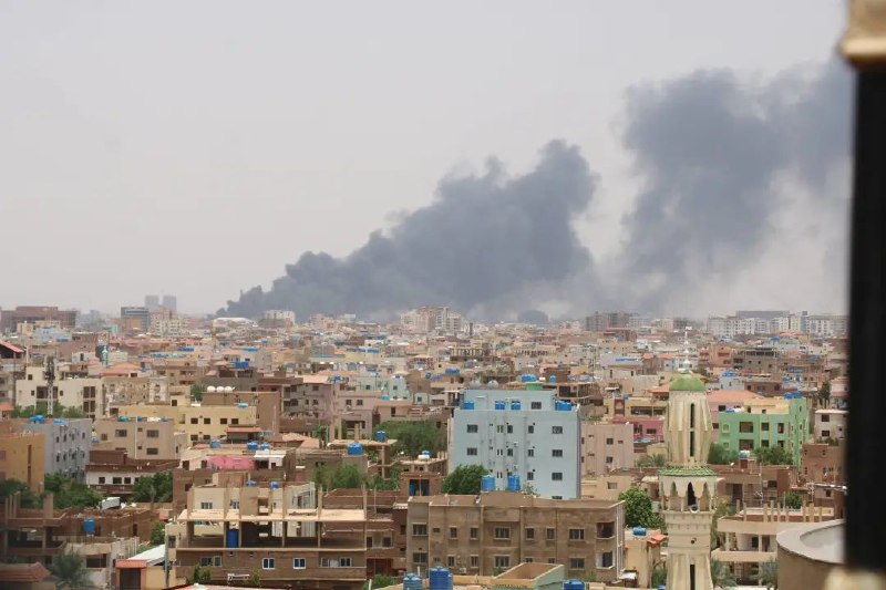 » 14、苏丹首都喀土穆西南部遭遇空袭，已致20人死亡当地时间9月2日，苏丹首都喀土穆西南部一地区遭遇空袭