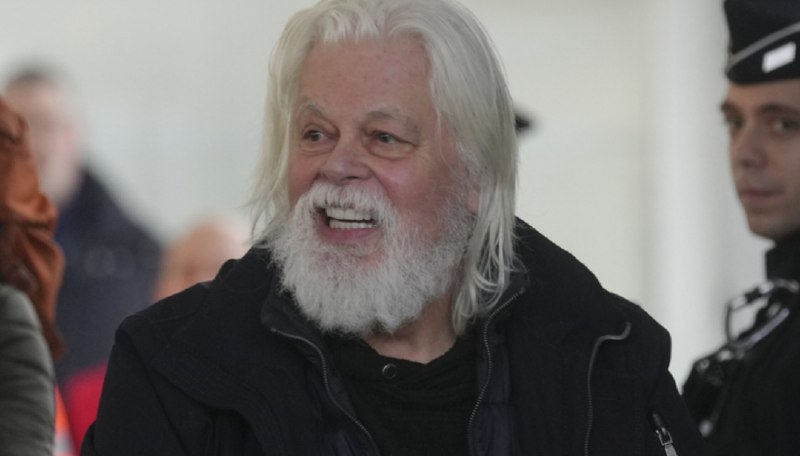 » 12 、国际刑警组织撤销对反捕鲸人士的红通令，日本继续通缉国际刑警组织在7月23日撤销了对北美反捕鲸活动人士保罗·沃森（Paul Watson）的红色通缉令