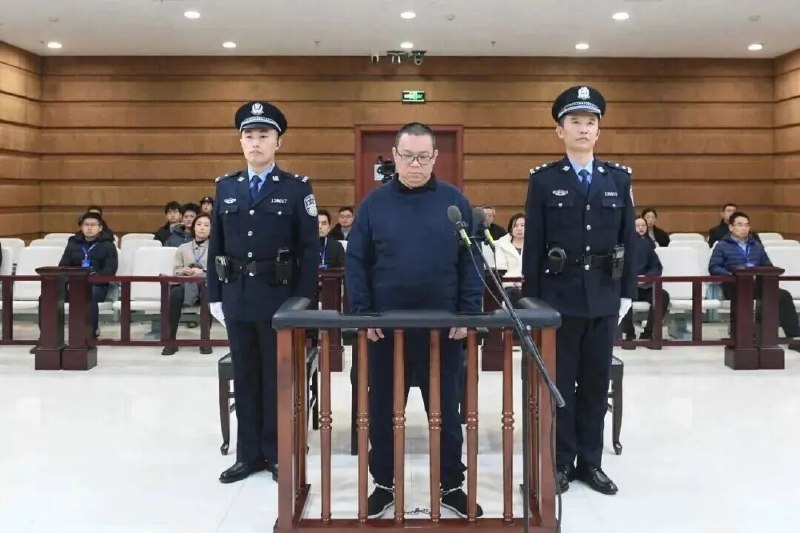 » 5、 法院公布案例 原华融总经理白天辉一次受贿11.03亿6月2日，人民法院案例库公布华融国际原总经理白天辉受贿参考案例，并披露其单笔受贿数额高达11.03亿余元