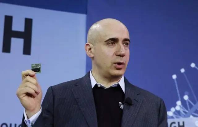 » 4. 亿万富翁尤里·米尔纳退出俄籍以色列裔俄罗斯亿万富翁尤里·米尔纳10月10日表示，他已经放弃了俄罗斯国籍