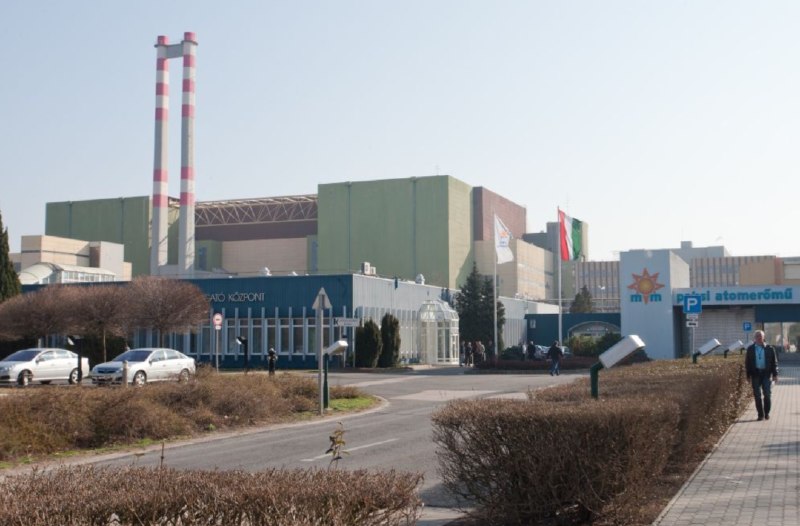 » 8、多瑙河水位低影响冷却，匈罗两国核电站各自关停一个反应堆新华社北京7月30日电　由于多瑙河水位降至历史低位，难以保障核电站冷却水供应，匈牙利和罗马尼亚分别定于29日和30日停止各自国内核电站一座反应堆的运行