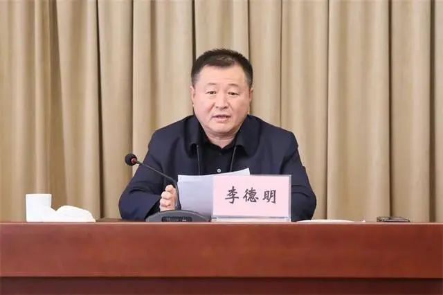 » 3、吉林省农业厅长投案据吉林省纪委监委消息：吉林省农业农村厅党组书记、厅长李德明涉嫌严重违纪违法，已主动投案，目前正接受吉林省纪委监委纪律审查和监察调查