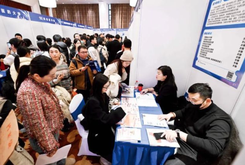 » 1、剑桥硕士面试小学英语教培被刷 同场还有北大博士生12月下旬，北京落下了第一场雪