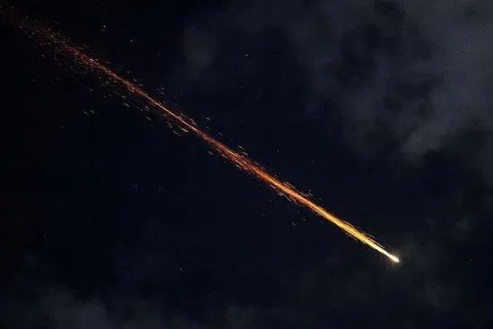 » 2. 伊朗向以色列发射约200发导弹10月1日夜到2日凌晨，防空警报又一次在以色列全境拉响