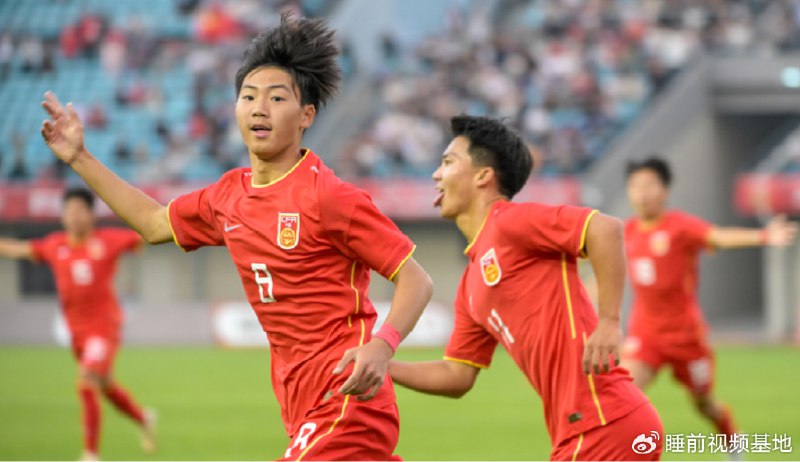 » 13、中国U16队5比2击败澳大利亚U16队6月1日，2025年“兴泰杯”呼和浩特国际足球锦标赛落幕，中国男足U16队以5比2击败澳大利亚U16队后，以两胜一平的不败战绩夺得冠军