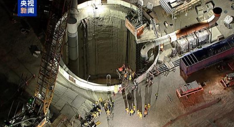 » 6、洛杉矶污水隧道坍塌致15人被困7月9日，美国洛杉矶市消防局称威尔明顿地区一隧道坍塌，造成15人被困