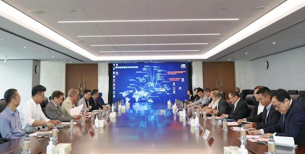 » 14. 又一家美国造车新势力计划来华，首个交付中心落户上海6月上旬，曾被认为是特斯拉对手的Fisker（“菲斯科”）创始人、董事长兼首席执行官亨里克·菲斯科（Henrik Fisker）和公司高管团队一行访问了中国，并到访临港集团，双方就未来开展汽车产业合作进行了座谈交流