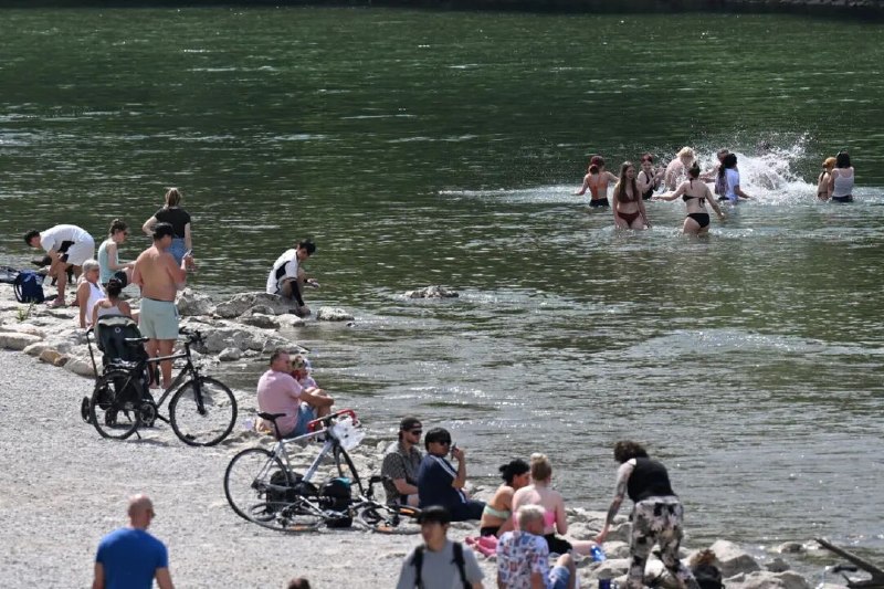 » 8、野外游泳避暑  6月份德国107人淹死根据统计数据，超过90%的死者为男性，其中多数为年轻人