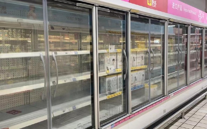 » 1. 家乐福回应部分货架空置：正积极协调，多举措优化商品供应链效率中新网消息，近日，多地居民反映，家乐福购物卡消费受限，部分货架出现空置现象