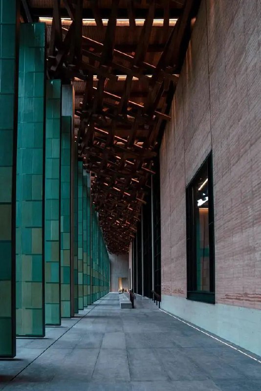 7. 中国国家版本馆举行落成典礼  在西安、杭州、广州设分馆中国国家版本馆是国家版本资源总库和中华文化种子基因库，由中央总馆文瀚阁、西安分馆文济阁、杭州分馆文润阁、广州分馆文沁阁组成，历时三年建设目前均已竣工，开馆后将全面履行国家版本资源保藏传承职责