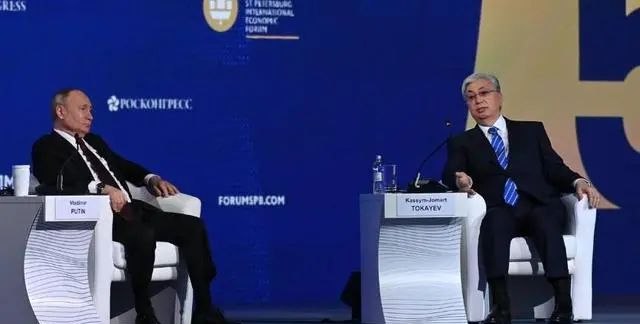 6. 哈萨克斯坦总统拒绝吉俄两国授勋  俄吉两国否认授勋腾格里新闻网18日报道，哈萨克斯坦总统托卡耶夫决定在他的总统任期结束之前，不接受国内或国外的奖项