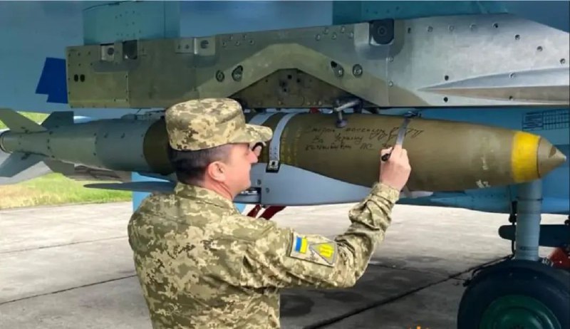 » 8. 乌克兰：已在克里米亚登陆实施特别军事行动乌克兰国防部情报总局24日在官网发文称，当天凌晨，在海军支持下，乌国防部情报总局在克里米亚实施一项特别军事行动，乌特种部队乘船登陆克里米亚最西端的奥列尼奥夫卡和马亚克