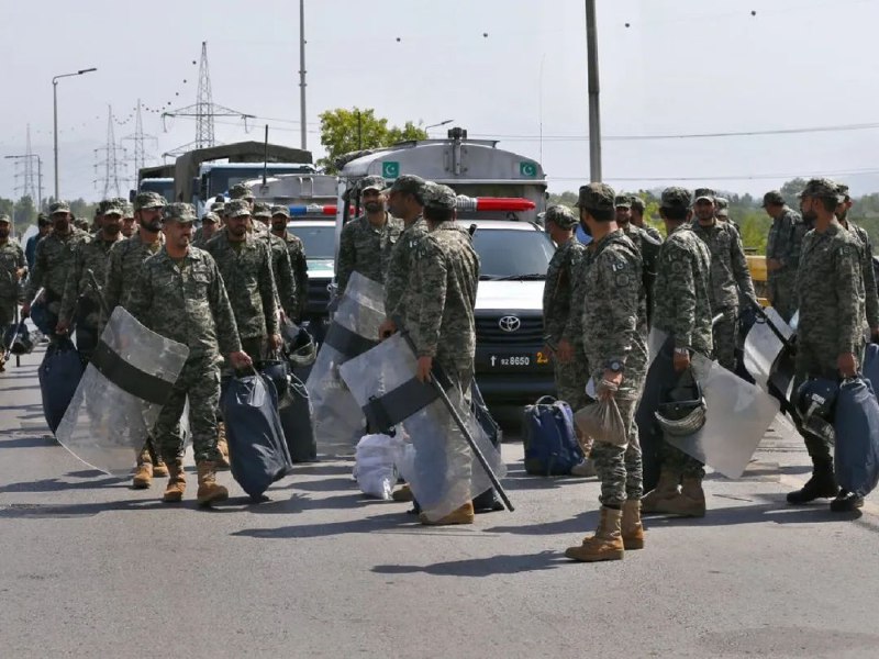 11. 巴基斯坦前总理率车队到首都游行抗议，要求解散新政府5月25日，巴基斯坦前总理、巴基斯坦正义运动党（PTI）主席伊姆兰·汗率领抗议队伍，前往首都伊斯兰堡游行，要求解散国民议会及提前大选