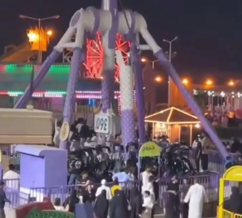 » 12、沙特游乐场360度大摆锤坍塌至少23人受伤7月30日，沙特阿拉伯塔伊夫一公园游乐场内的游乐设施“大摆锤”升降臂突然断裂坠落