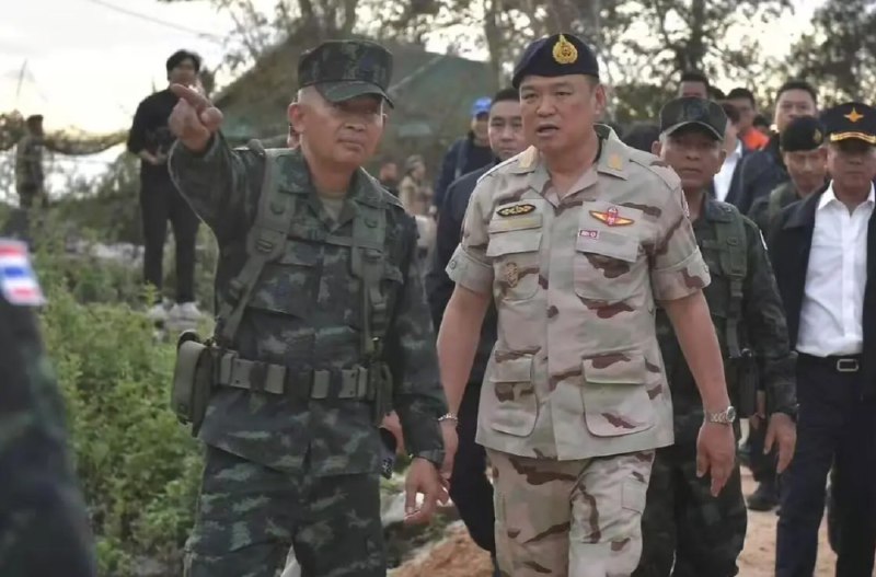 » 5、 泰国柬埔寨再次爆发边境冲突泰国陆军发言人文泰·苏瓦里当地时间12月8日在新闻发布会上证实，新一轮泰柬边境冲突已造成泰方1名士兵死亡、8名士兵受伤