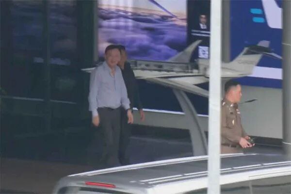 » 8、他信返回泰国，将于9日听取法院裁决据泰国《曼谷邮报》报道，9月8日，泰国前总理他信返回泰国，其私人飞机已在首都曼谷降落