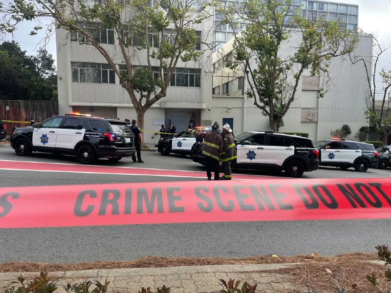 » 5、中国驻旧金山总领馆遭驾车冲闯袭击 司机已被警方击毙据福克斯新闻旗下地方电视台“fox4kc”等媒体最新消息，旧金山警方表示，他们于当地时间9日开枪击毙了驾车冲闯袭击中国驻旧金山总领馆的男子