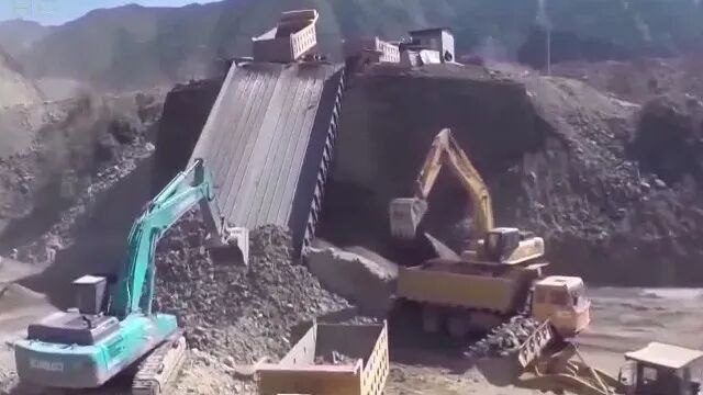 » 2、 中国停止对日本出口钨凤凰卫视援引日本共同社报道称，日本从中国采购稀有金属钨已经完全停止，日本企业正在从其他国家寻找替代采购，并推进原材料回收利用