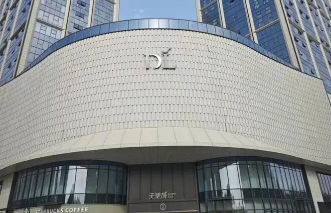 » 1、不满房东涨租，于东来宣布关掉年赚1亿的胖东来老店，自掏65亿建商场面对房东涨租，于东来决定关闭开业24年的胖东来许昌生活广场店