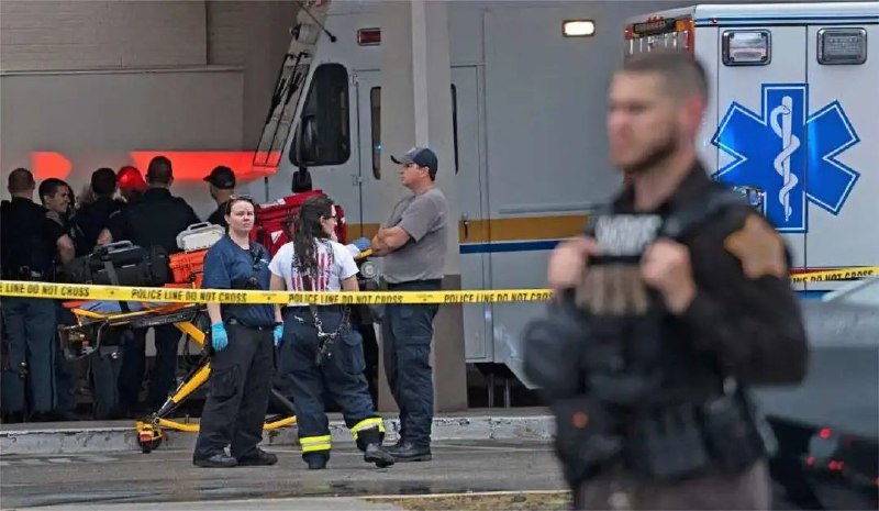 11. 美国纽约又现“血腥周末”：12人遭枪击、2人被捅伤美国警方披露了部分案件的详情：当天下午6时36分，一名74岁的女子在纽约东部自家庭院中枪，腹部受伤，目前在医院内伤势稳定；晚上8时42分左右，布鲁克林区布朗斯维尔一处地铁站附近发生枪击案，4人受伤；晚上11时15分，又有一名男子在布鲁克林区纽约大道中枪