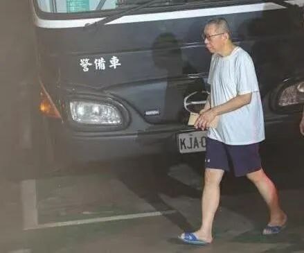 » 9、台北高等法院撤销柯文哲交保裁定 继续关押总台记者12日获悉，台北高等法院当天撤销台湾民众党前主席柯文哲交保裁定，发回台北市地方法院更裁