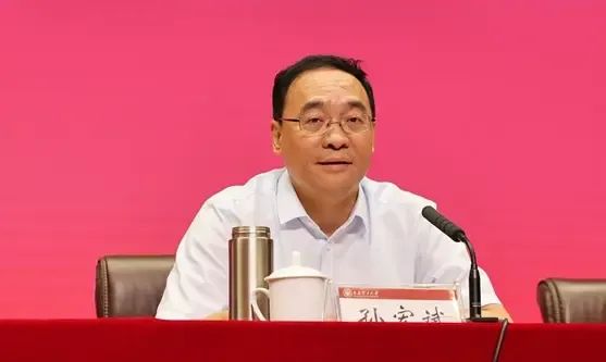 » 5. 空缺近3年，太原理工大学迎来新校长太原理工大学网站消息，8月2日，学校召开干部教师会议，宣布山西省委省政府任职决定：孙宏斌同志任太原理工大学校长