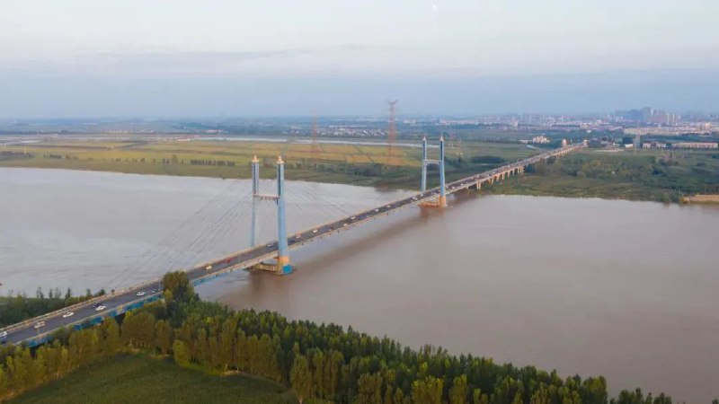 1. 河南“对赌”黄河水质赢了，山东愉快掏钱1.26亿水质下降一级，河南给山东6000万；水质上升一级，山东给河南6000万……去年4月，山东、河南两毗邻省份的一则“对赌协议”引发关注