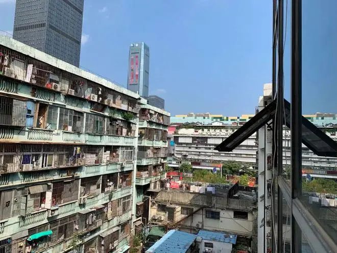 » 4. 深圳一学区房，三年前14万元/平 现在4万元相比广州，深圳部分老破小学区房跌幅则更加明显
