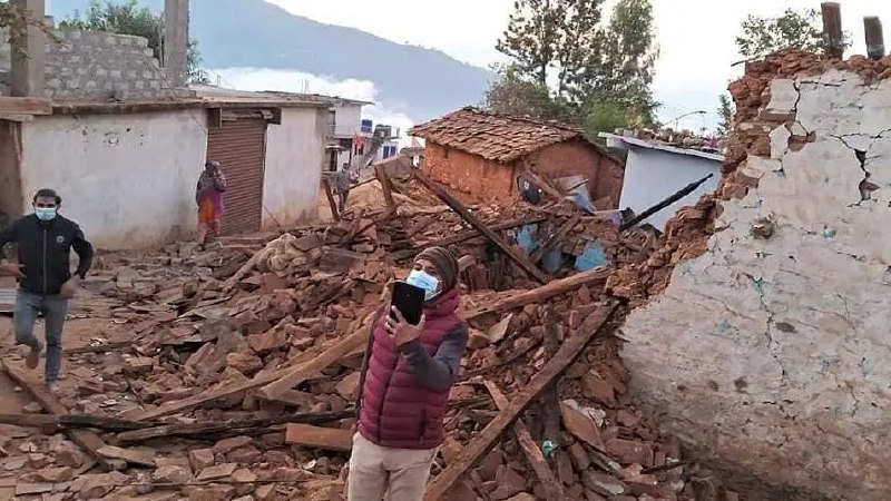 » 10. 尼泊尔西部地震已致157人死亡据尼泊尔警方当地时间11月4日消息，尼泊尔西部地区地震已造成157人死亡，200余人受伤