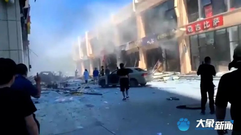 5. 燕郊：液化石油气爆燃2死，20人受伤三河市人民政府发布情况通告：6月24日9时18分，三河市福成尚街时代广场一商户发生液化石油气瓶燃爆事故，现场搜救工作于13时30分结束