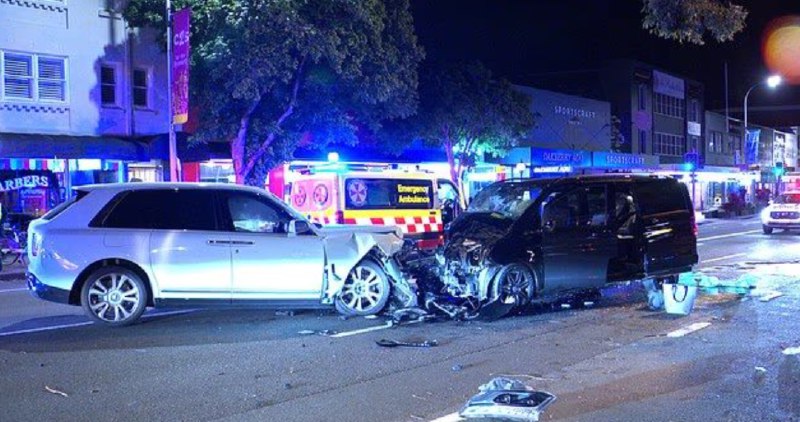 » 3、23岁华裔女子在澳洲醉驾制造重伤  财富夸张 身份不详日前，在澳大利亚悉尼东郊，23岁华裔女子杨兰兰（音译）醉酒驾驶一辆劳斯莱斯，与一辆奔驰车相撞