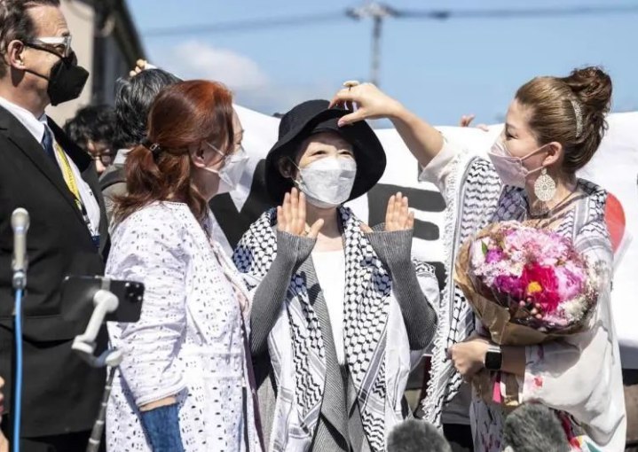 16. 76岁日本赤军前领袖重信房子出狱 服满20年刑期现年76岁的重信房子，在上世纪60年代末因倡议“反美反帝”成为日本著名学生领袖，后因参与多次暴力活动被日本警方追捕，随后流亡巴勒斯坦