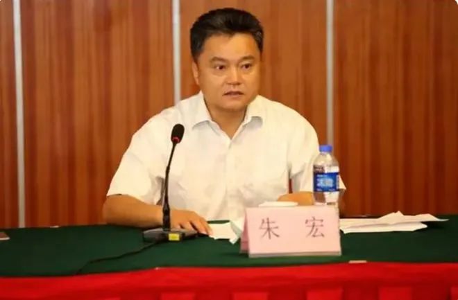 » 4. 广东省卫健委副主任倒台  主任上个月投案12月24日，广东省纪委监委消息，广东省卫生健康委党组成员、副主任，省中医药局党组书记、局长徐庆锋涉嫌严重违纪违法，目前正接受广东省纪委监委纪律审查和监察调查