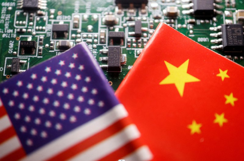 » 1. 拜登签署“对华投资限制”行政命令，涉量子技术、AI、先进半导体美国总统拜登于当地时间周三（9日）签署了关于“对华投资限制”的行政命令，该命令将严格限制美国对中国敏感技术领域的投资，并要求美企就其他科技领域的在华投资情况向美政府进行通报