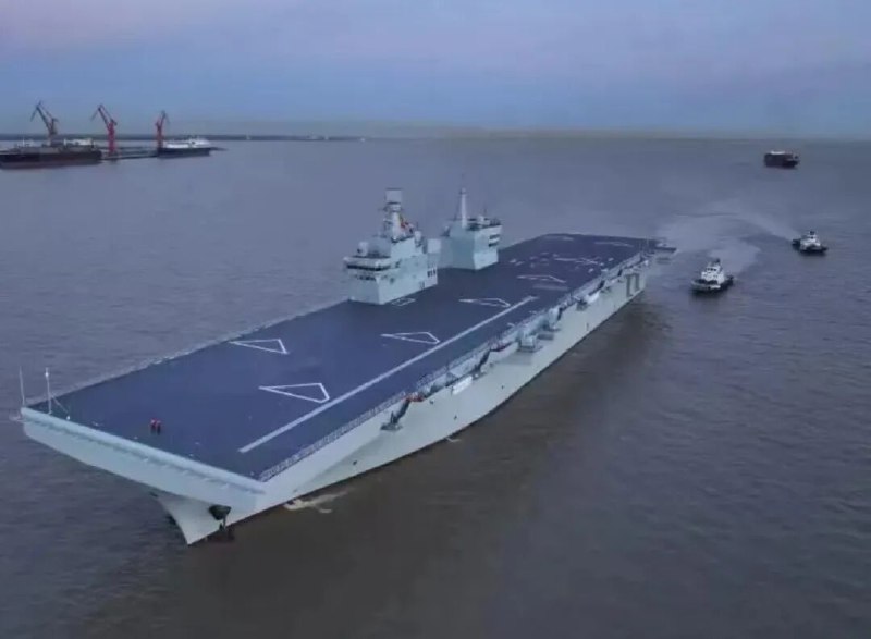 » 3、四万吨电磁弹射两栖攻击舰试航央视新闻消息，11月14日上午，中国海军076型两栖攻击舰四川舰解缆启航，奔赴相关海域开展首次海试！