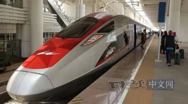 » 1、印尼高铁的中国贷款还款期限延长至80年 到22世纪印度尼西亚政府日前针对经营危机中的高铁宣布，对中国的债务还款期限将最长延长至80年